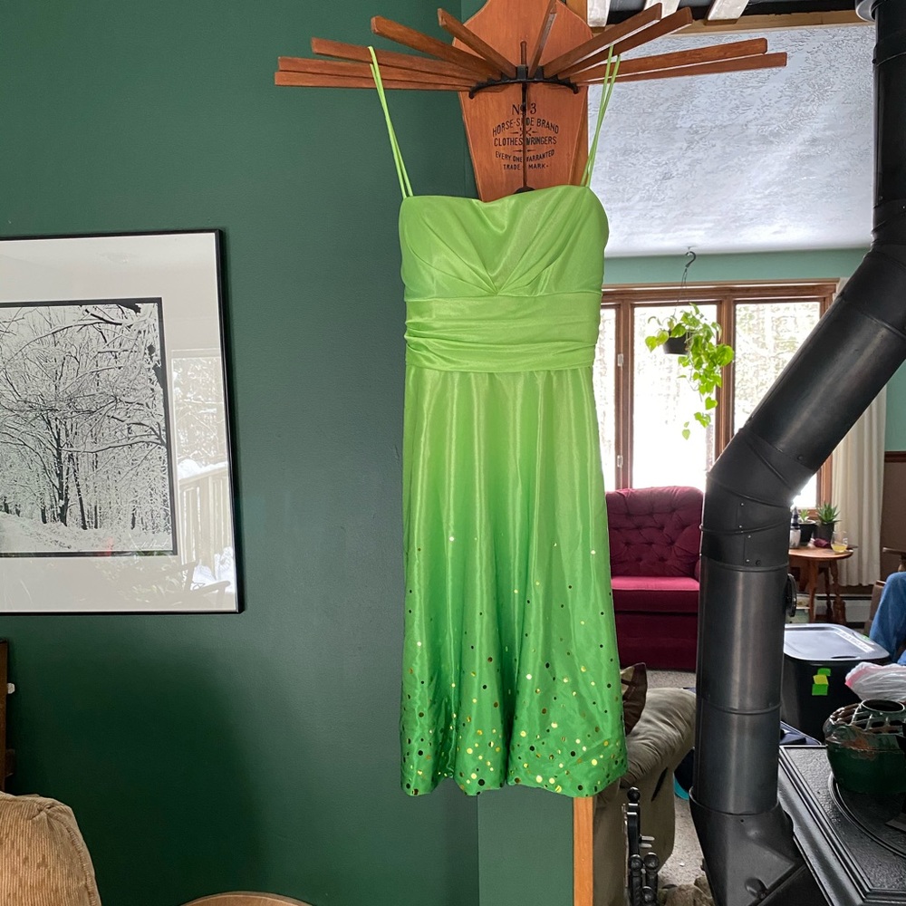 Short green homecoming dress size 3/4